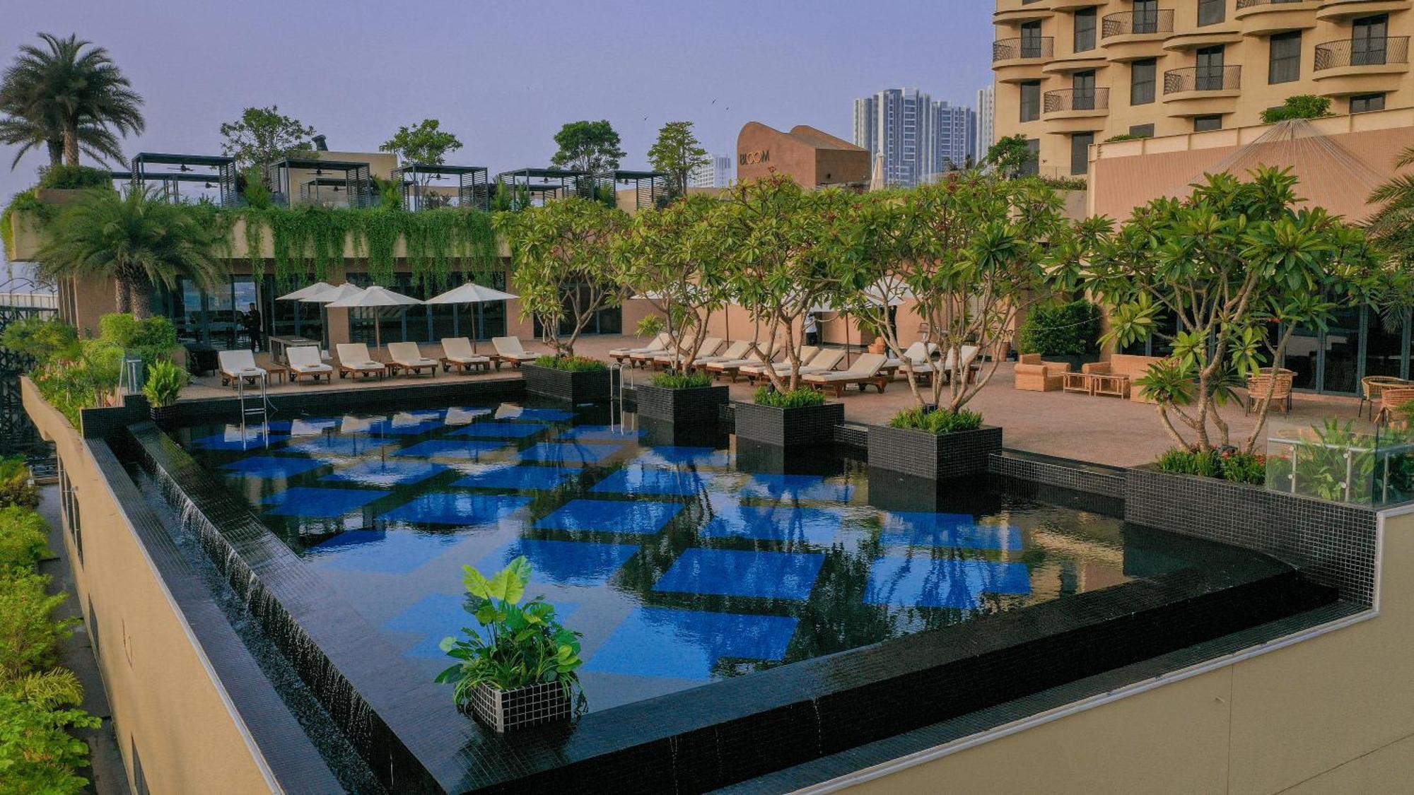 Sun & Moon, Riverside Hotel Phnompen Kültér fotó