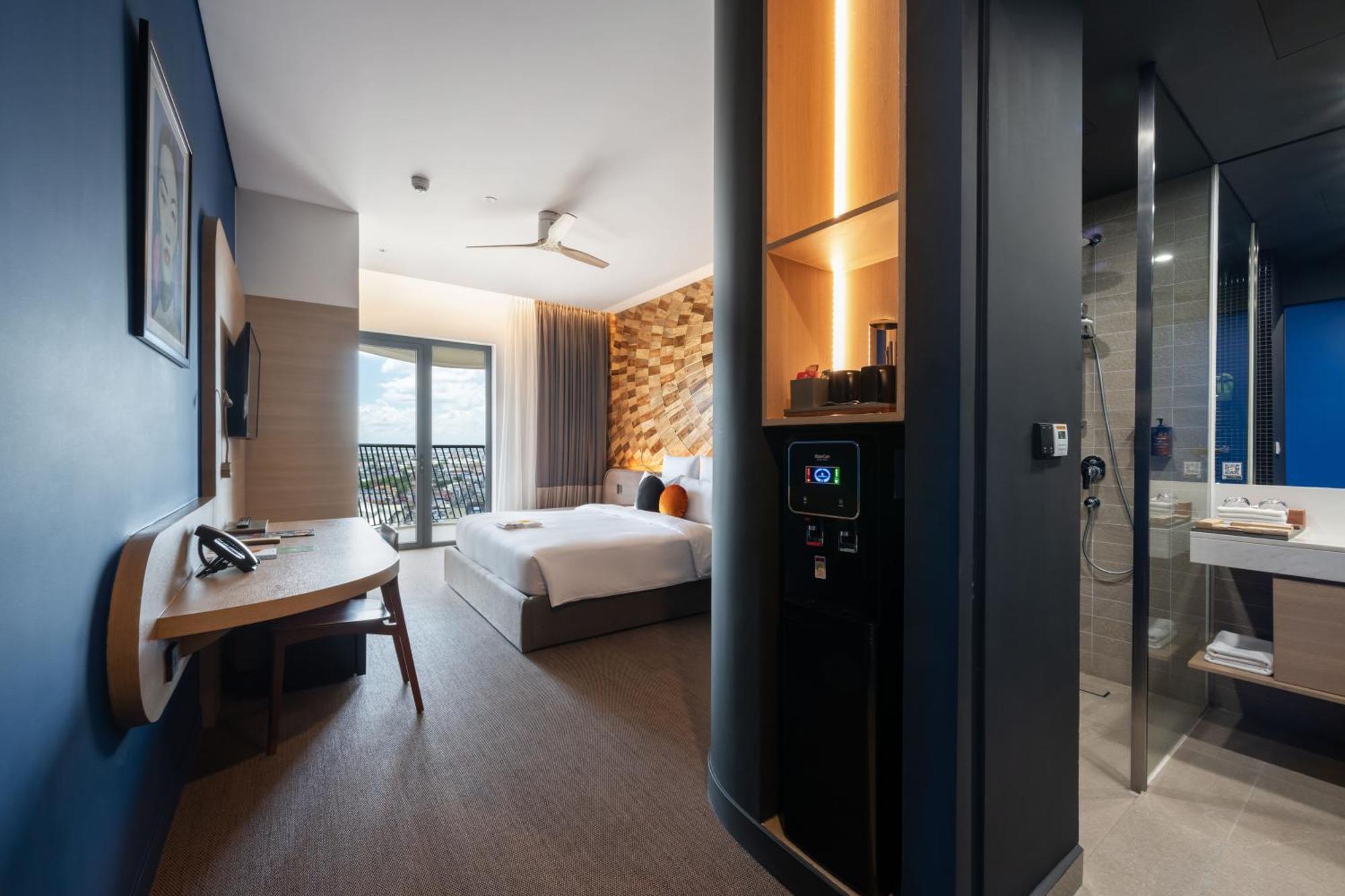 Sun & Moon, Riverside Hotel Phnompen Kültér fotó