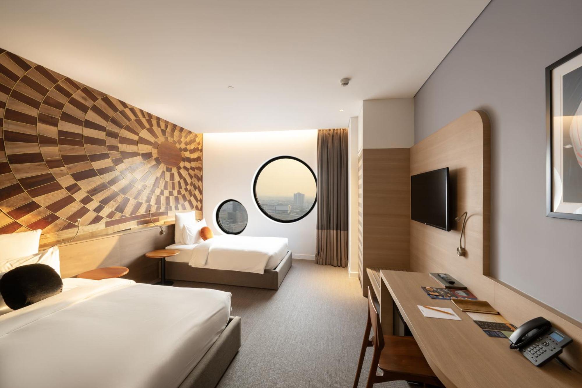 Sun & Moon, Riverside Hotel Phnompen Kültér fotó